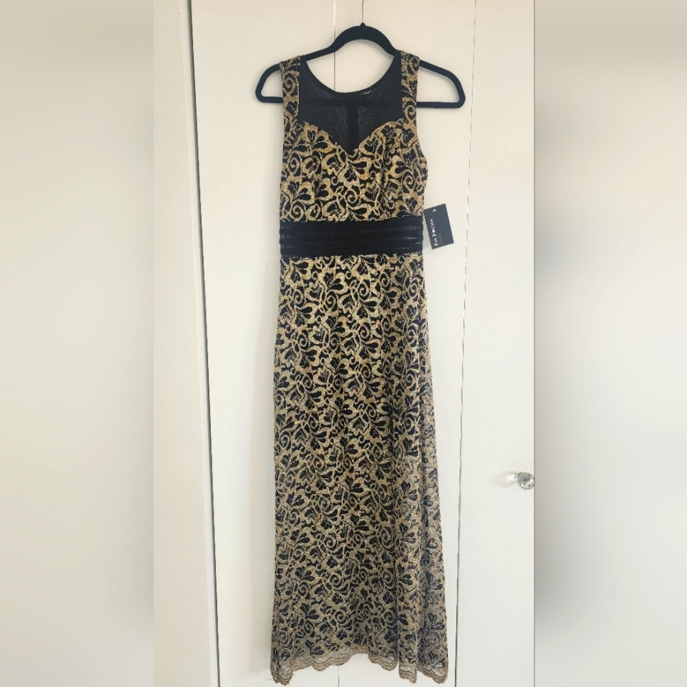 En Focus studio elegant dress
